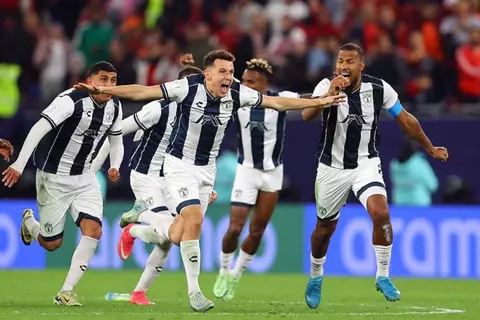 مدافع باتشوكا: ما زلت لا أصدق ما حدث في ركلات الترجيح أمام الأهلي